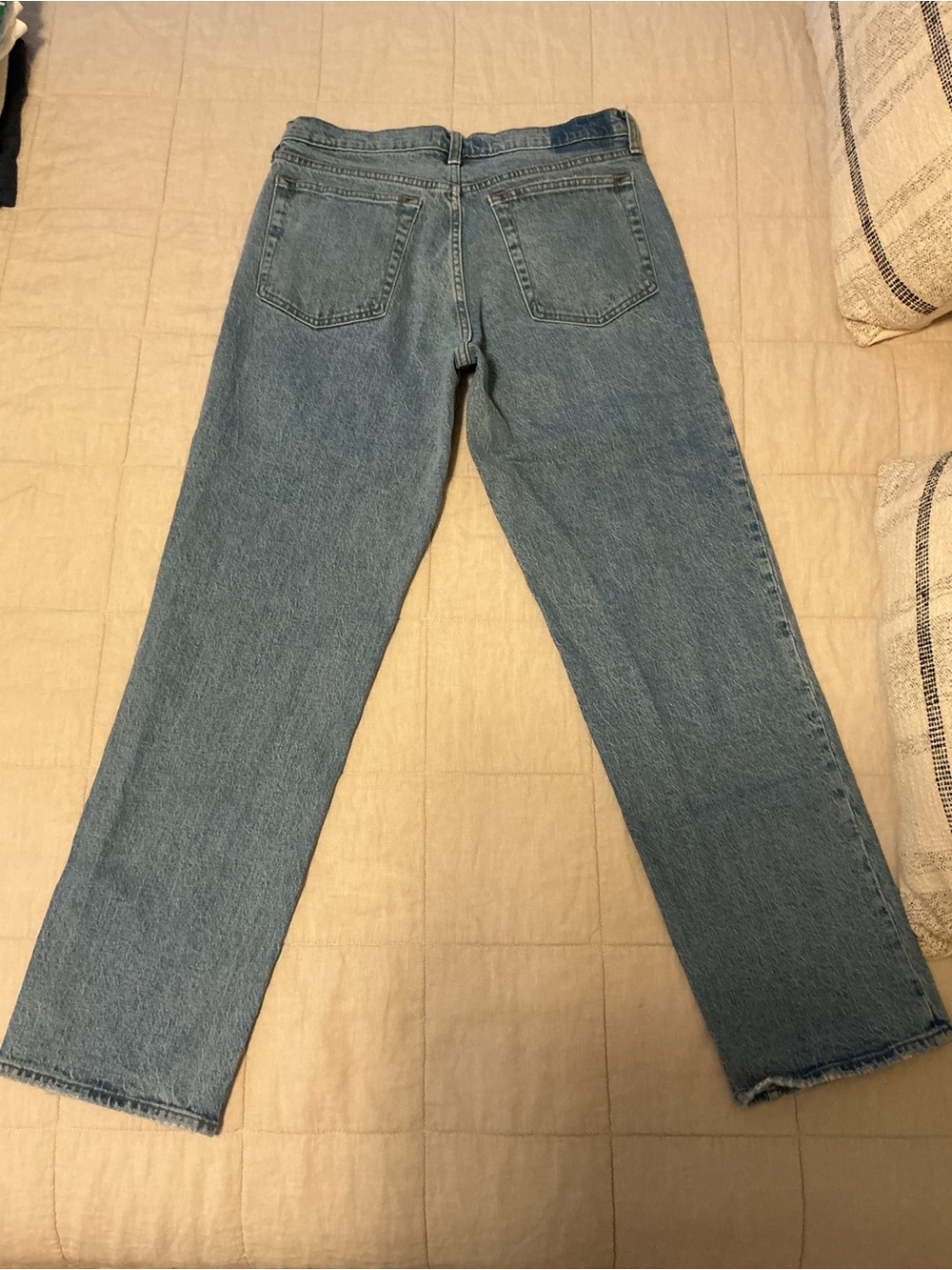 Abercrombie & Fitch The Straight Mid Rise Jeans Womens Size 30/10R Medium Wash